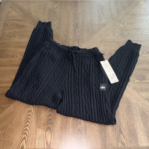 NWT ALO Yoga Cable Knit Winter Bliss Jogger Sweatpants black - Picture 3 of 5